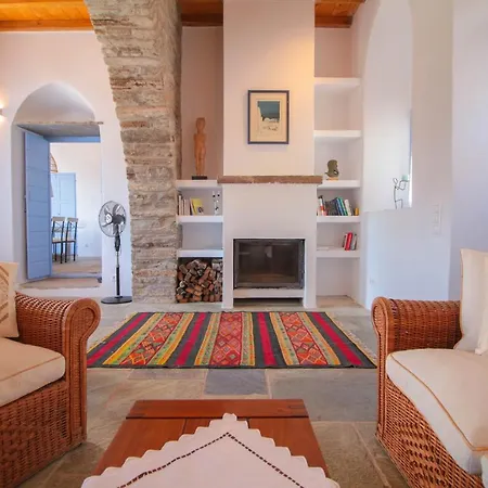 Villa Traditional In Ktikados - 3br And Seaview