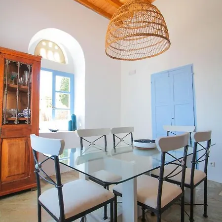 Villa Traditional In Ktikados - 3br And Seaview
